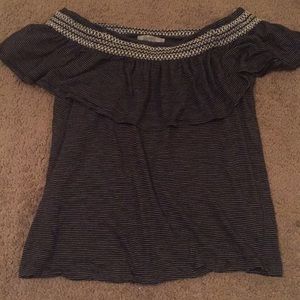 Off the shoulder shirt sleeved shirt